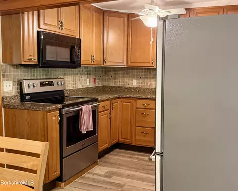 Kitchen - 46 Pinehurst Ave, Pittsfield, MA 01201 photo 3 of 4