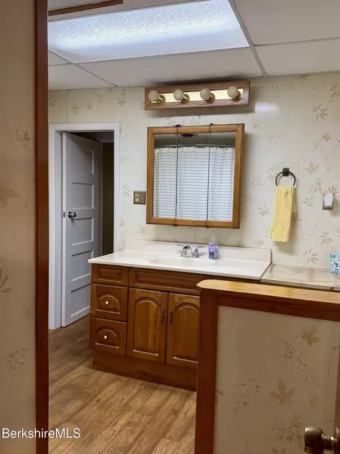 Bath - 46 Pinehurst Ave, Pittsfield, MA 01201 photo 1 of 6