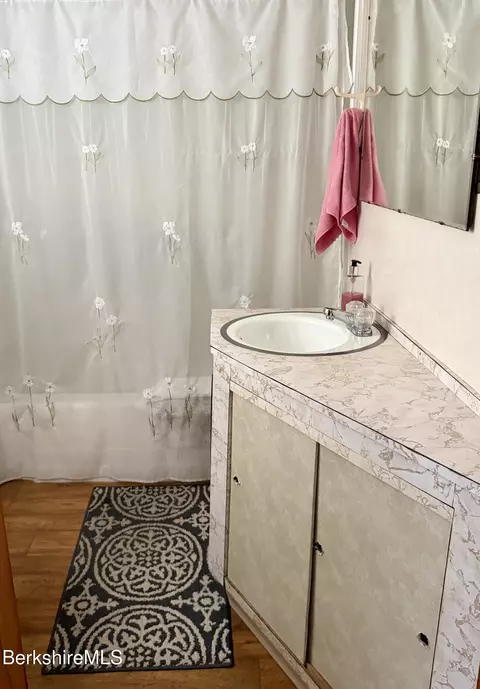 Bath - 46 Pinehurst Ave, Pittsfield, MA 01201 photo 6 of 6