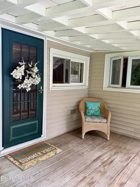 Exterior - 46 Pinehurst Ave, Pittsfield, MA 01201 photo 1 of 14