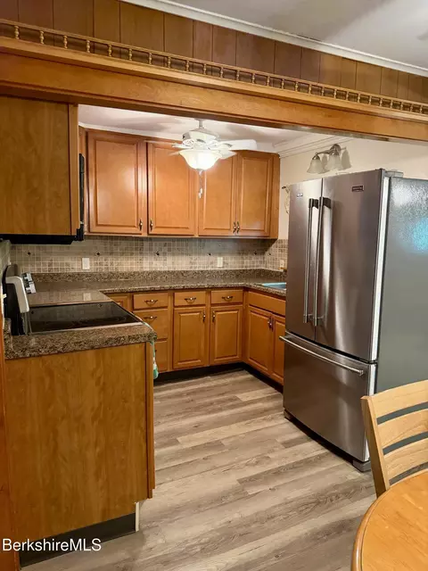 Kitchen - 46 Pinehurst Ave, Pittsfield, MA 01201 photo 2 of 4