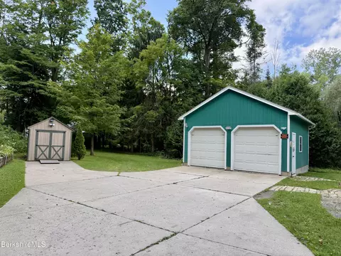 Exterior - 46 Pinehurst Ave, Pittsfield, MA 01201 photo 12 of 14