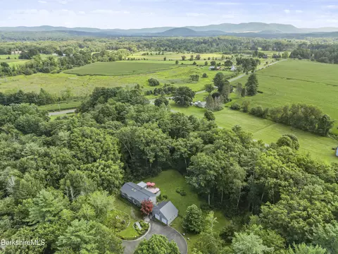 128 Rannapo Rd, Sheffield, MA 01257