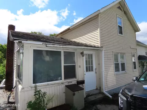 15 Meadow St, Adams, MA 01220