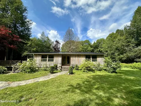 809 Leonhardt Rd, Becket, MA 01223