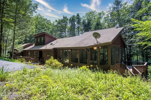 317 Lakeshore Dr, Sandisfield, MA 01255
