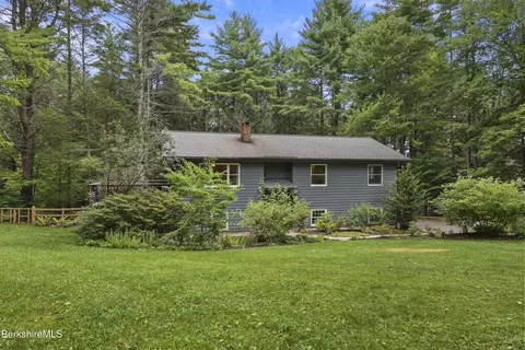 18 Hemlock Hill Rd, Great Barrington, MA 01230