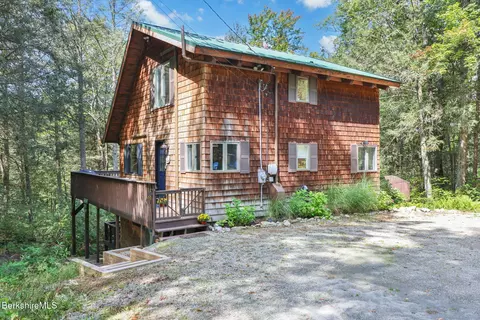 136 E Otter Dr, Tolland, MA 01034