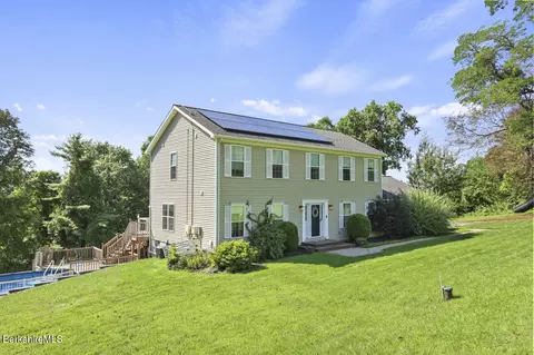 19 Terrace Dr, New Lebanon, NY 12125