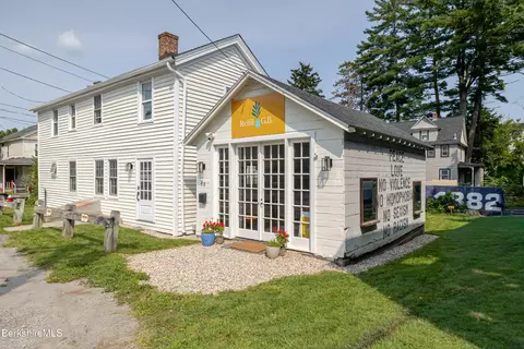 27 Rosseter St, Great Barrington, MA 01230