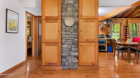 Entry Way - 1 Massasoit Rd, Stockbridge, MA 01262 photo 1 of 3