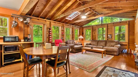 Dining - 1 Massasoit Rd, Stockbridge, MA 01262 photo 1 of 2