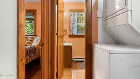 Entry Way - 1 Massasoit Rd, Stockbridge, MA 01262 photo 2 of 3