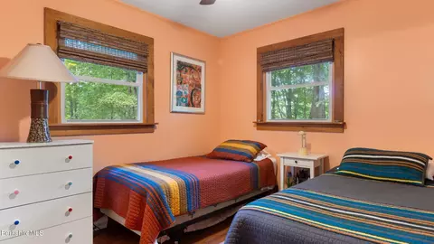 Bedroom - 1 Massasoit Rd, Stockbridge, MA 01262 photo 1 of 2