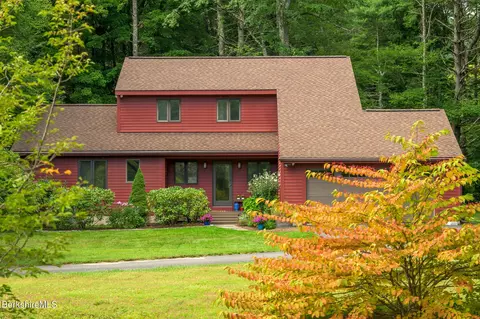 8 Crimson Ln, Housatonic, MA 01236