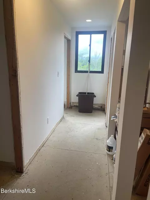 189 Stratton Rd, Williamstown, MA 01267 photo 2