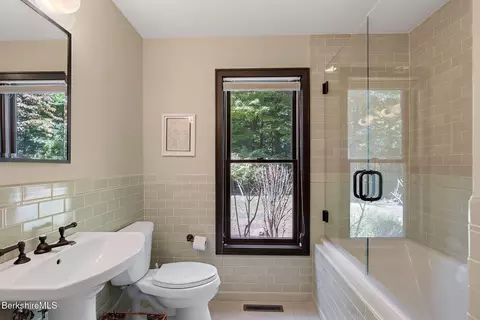 Bath - 150 Cedar Heights Rd, Redhook, NY 12571 photo 2 of 5