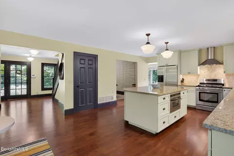 Entry Way - 150 Cedar Heights Rd, Redhook, NY 12571 photo 3 of 4