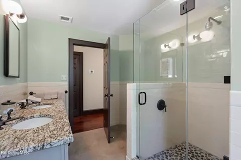 Bath - 150 Cedar Heights Rd, Redhook, NY 12571 photo 3 of 5