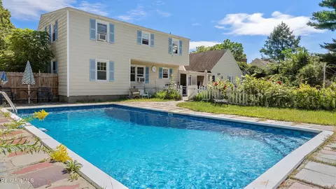 5 Magnolia St, Great Barrington, MA 01230