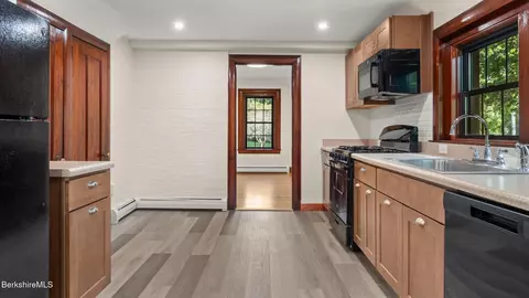 Entry Way - 3 Tor Ct, Pittsfield, MA 01201 photo 1 of 2