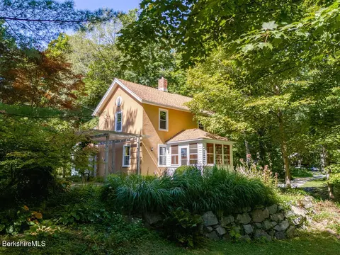 14 Fairview Rd, Great Barrington, MA 01230