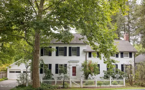4 Sheffield Rd, Egremont, MA 01230
