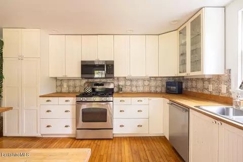 Kitchen - 3 Tyringham Rd, Monterey, MA 01245 photo 2 of 5
