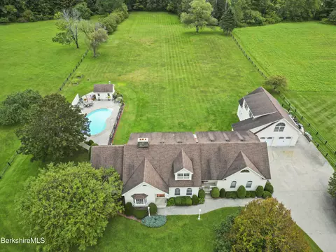 19 Lynne Ct, Lanesborough, MA 01237