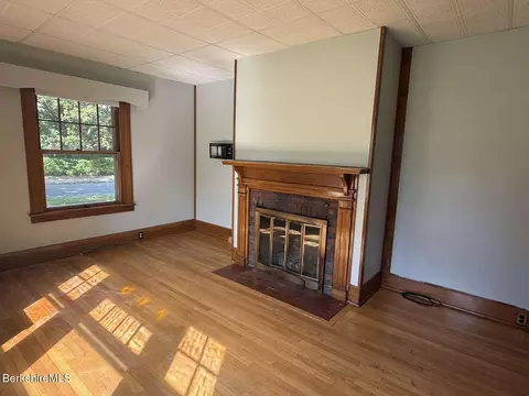 Living - 75 Pomeroy Ave, Pittsfield, MA 01201 photo 2 of 2