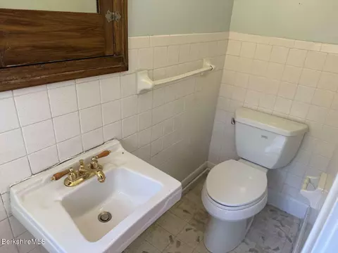 Bath - 75 Pomeroy Ave, Pittsfield, MA 01201 photo 2 of 3