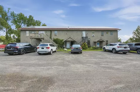Exterior - 560 S Main St, Sheffield, MA 01257 photo 5 of 8