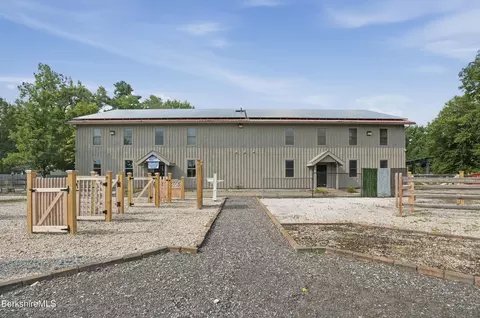 Exterior - 560 S Main St, Sheffield, MA 01257 photo 2 of 8