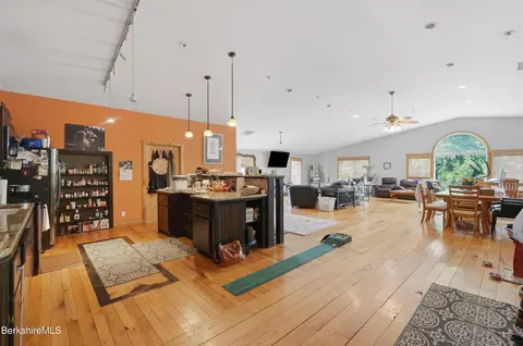 Entry Way - 560 S Main St, Sheffield, MA 01257 photo 2 of 2