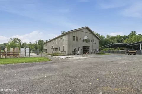 Exterior - 560 S Main St, Sheffield, MA 01257 photo 3 of 8