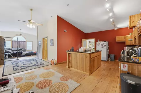 Entry Way - 560 S Main St, Sheffield, MA 01257 photo 1 of 2