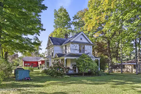 1081 West St, Pittsfield, MA 01201