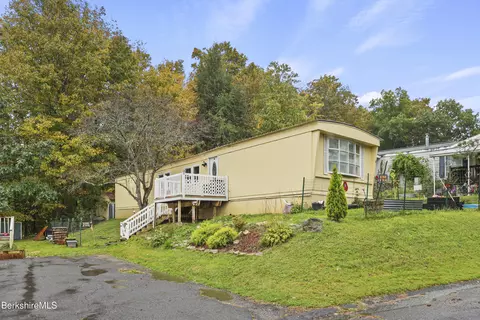 6 Brierwood Ln, Pittsfield, MA 01201
