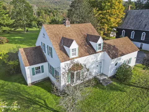 1112 Main Rd, Stamford, VT 05352