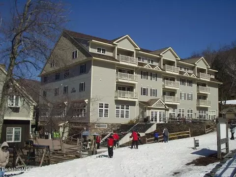 872 Jjs Ldg, Hancock, MA 01237