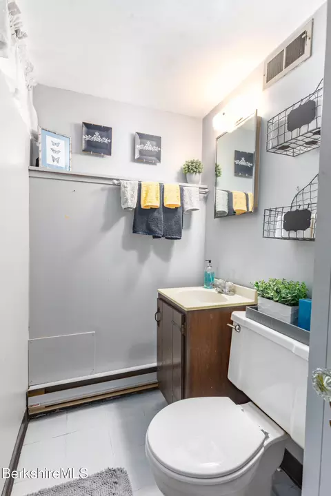 Bath - 90 Euclid Ave, Pittsfield, MA 01201 photo 2 of 2