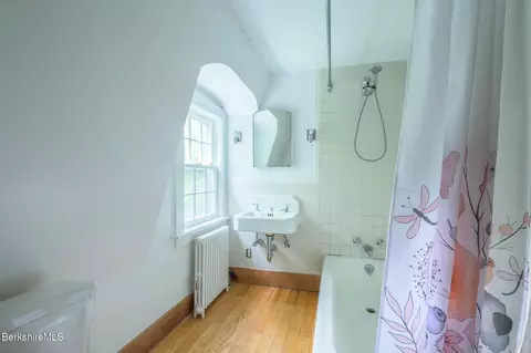 Bath - 264 260 Main Rd, Tyringham, MA 01264 photo 3 of 4