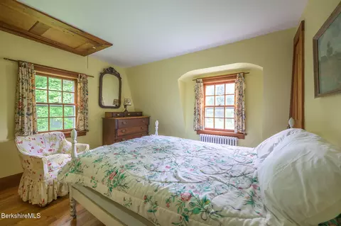 Bedroom - 264 260 Main Rd, Tyringham, MA 01264 photo 4 of 6
