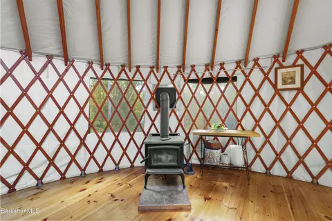 Entry Way - 166 Whitman Rd, Hancock, MA 01237 photo 5 of 6