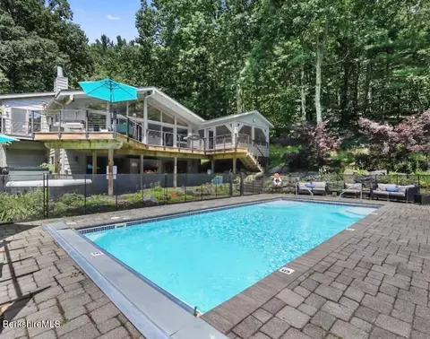 5 Gilbert Rd, Egremont, MA 01230
