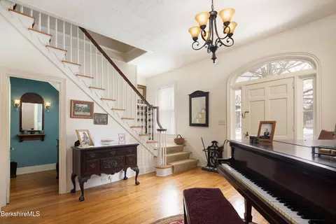 Entry Way - 86 Main St, Sheffield, MA 01257 photo 2 of 4