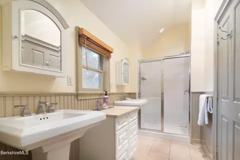 Bath - 86 Main St, Sheffield, MA 01257 photo 2 of 5
