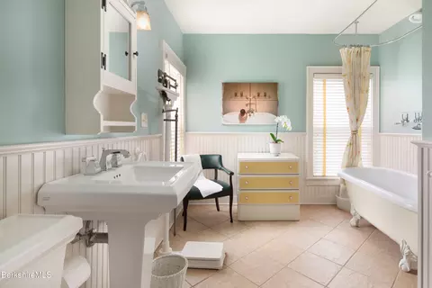 Bath - 86 Main St, Sheffield, MA 01257 photo 4 of 5