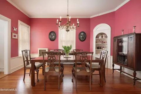 Dining - 86 Main St, Sheffield, MA 01257 photo 1 of 2
