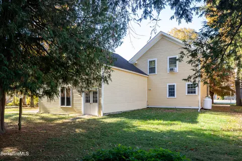 Exterior - 86 Main St, Sheffield, MA 01257 photo 2 of 5